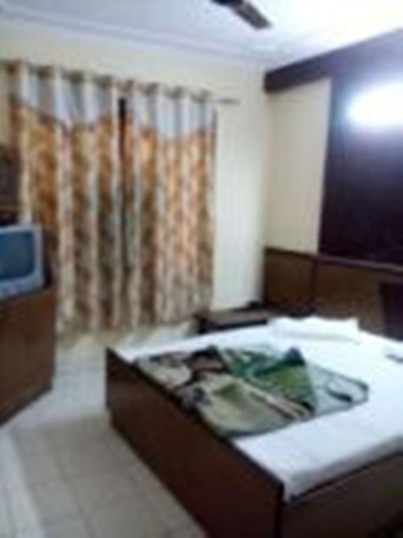 Hotel Hans International New Delhi Room photo