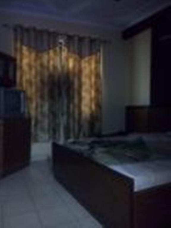 Hotel Hans International New Delhi Room photo