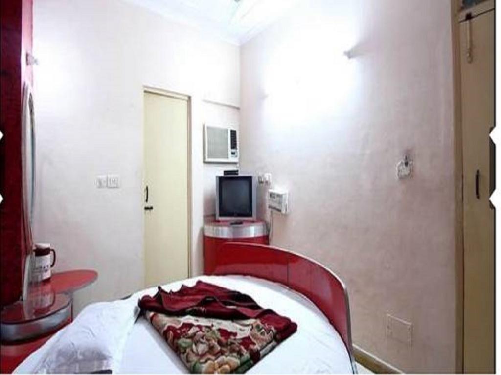 Hotel Hans International New Delhi Room photo